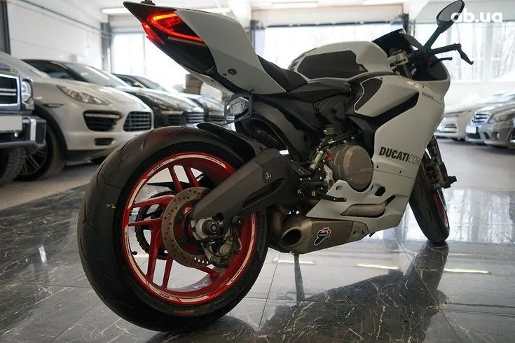 Ducati Panigale Image 7